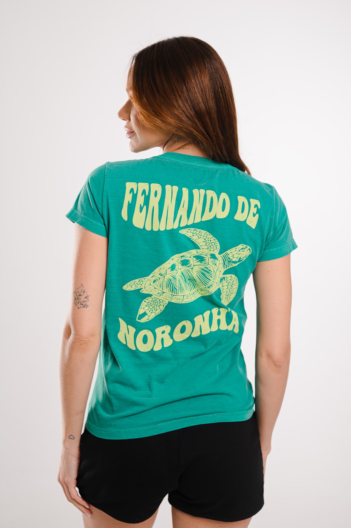Camiseta Fernando de Noronha tartaruga feminina verde — loja Em Noronha
